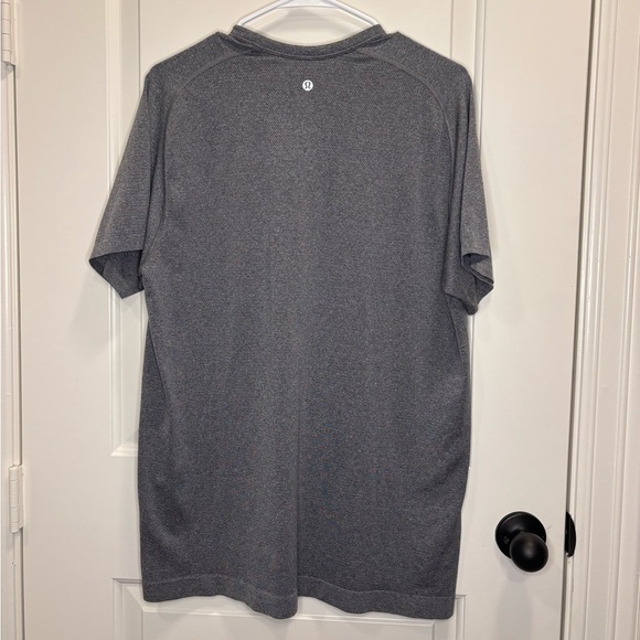 (81)lululemon Henley Metal Vent Tech - Picture 5 of 5